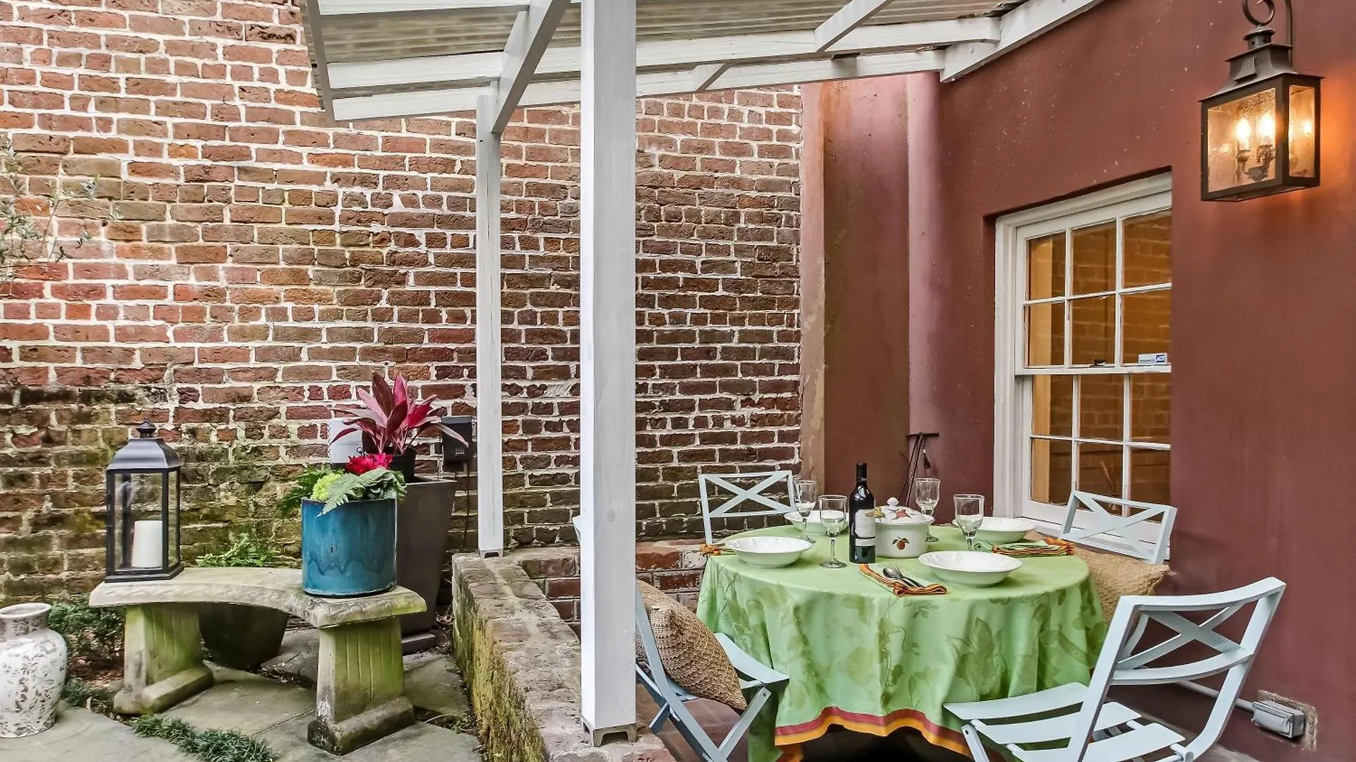 The Laroche Estate On Pulaski Square Savannah Holiday home
